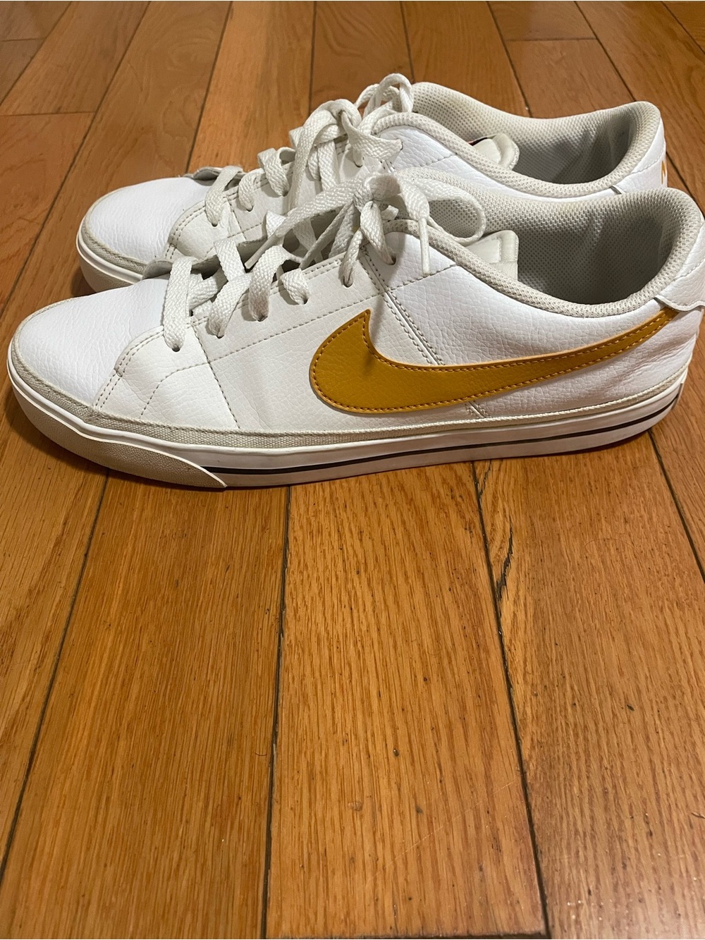 Nike Men Court Legacy white sneakers